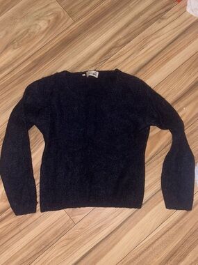 Woman’s Blue Fuzzy Crewneck Sweater
50% Lana-wool
20% mohair
15% Alpaca